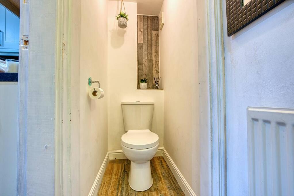 Delightful Two-Bedroom Cottage In The Heart Of Bakewell Exterior foto