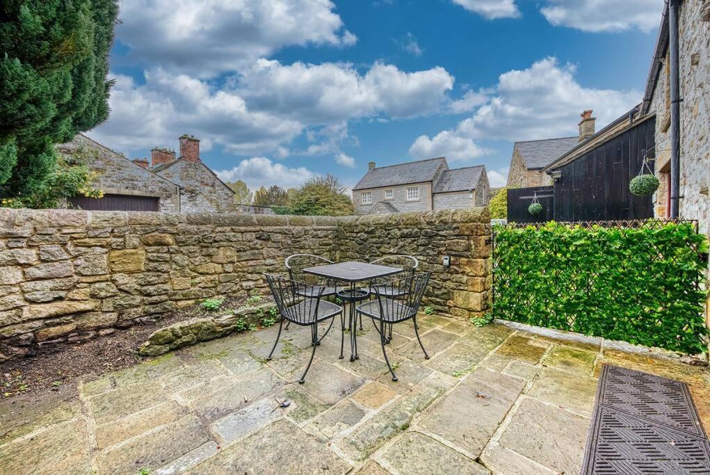 Delightful Two-Bedroom Cottage In The Heart Of Bakewell Exterior foto